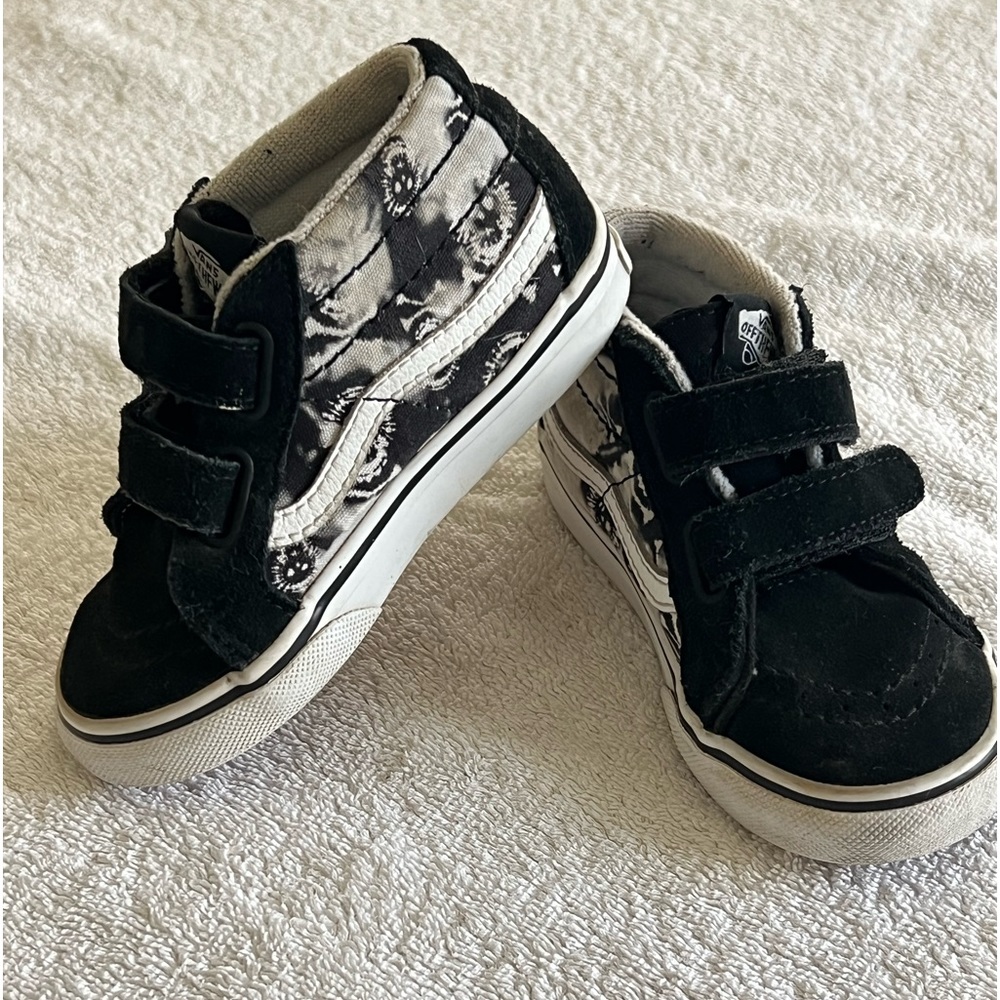 Toddler high tops Velcro w/black and white tye dye skeleton size 7.5